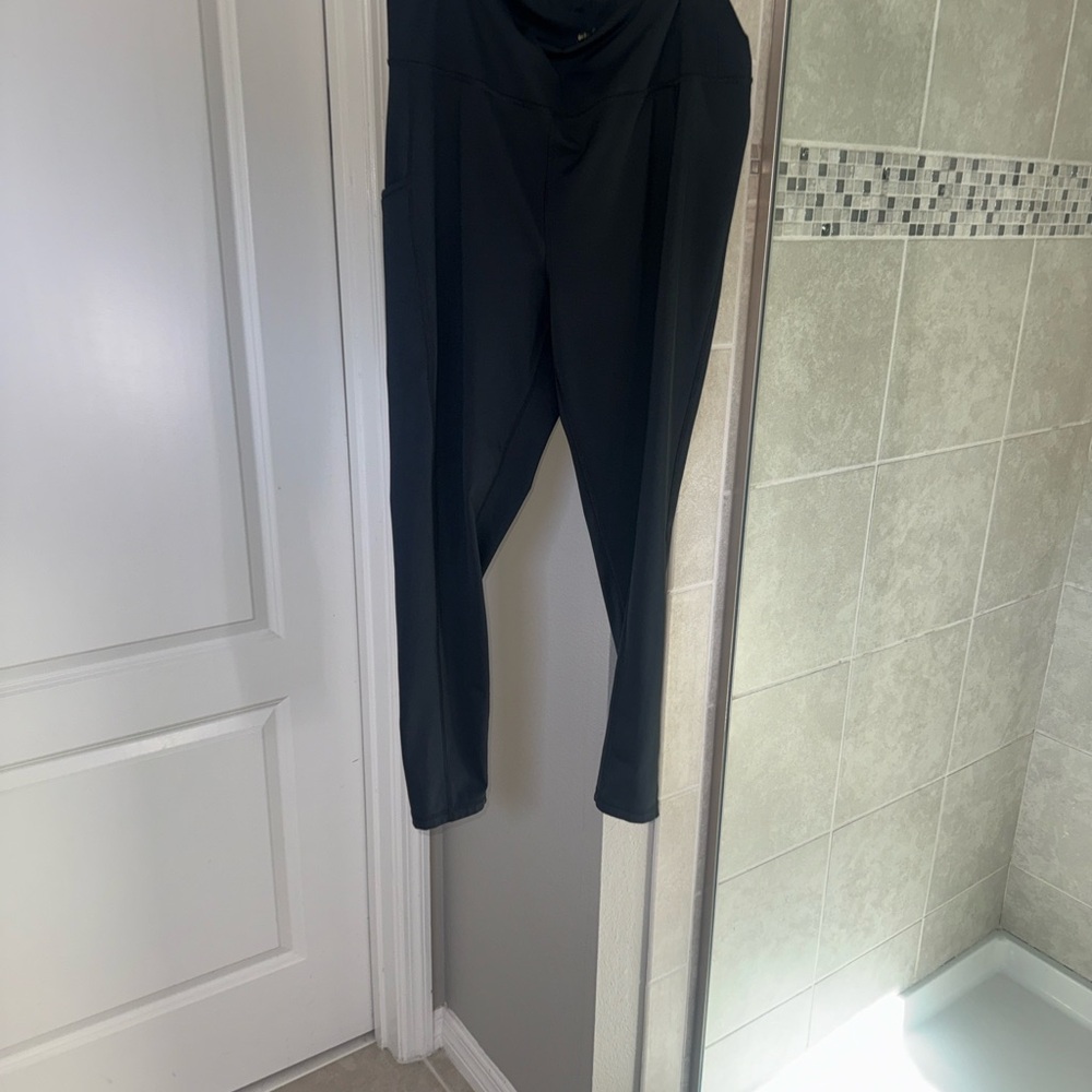 Lilly Pulitzer Luxletic Weekender Black Leggings size XL